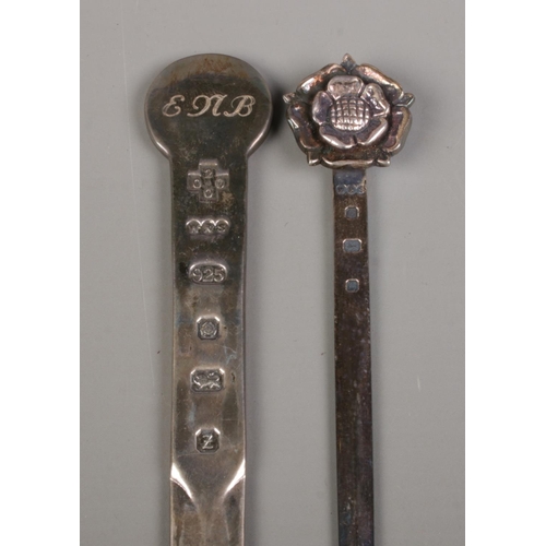 426 - Two cased silver letter openers, one bearing hallmarks for Sheffield, 2000 by White Rose Silverware.... 