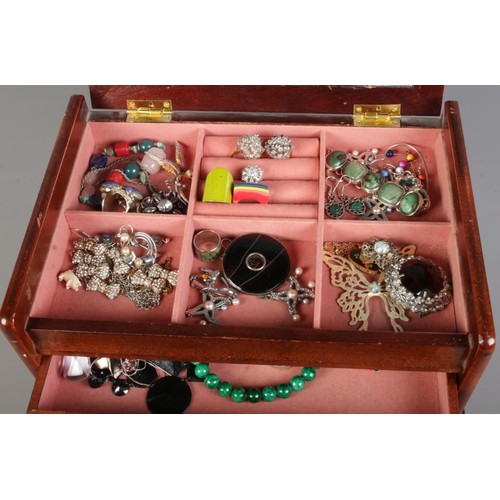 129 - An embroidered wooden jewellery box with two drawers, containing various vintage costume jewellery, ... 