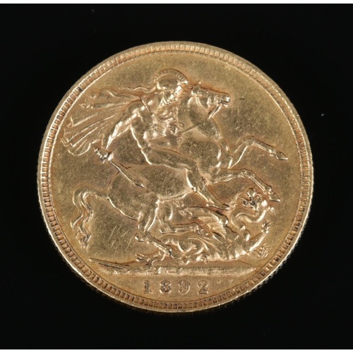 A Victorian full sovereign, dated 1892. 7.97g