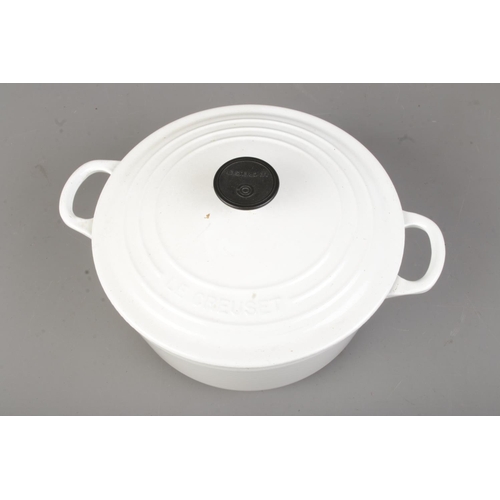 111 - A large Le Creuset cooking pot, 22cm diameter