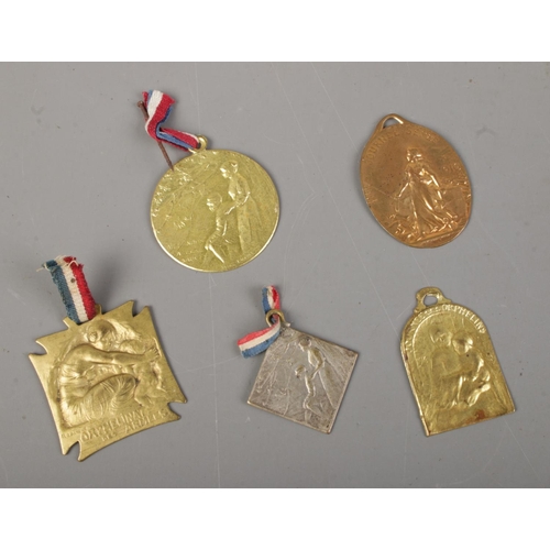 484 - A collection of WWI related tokens/medals inlcuding 'Orphelinat des Armees', 'Journee Serbe', 'Journ... 