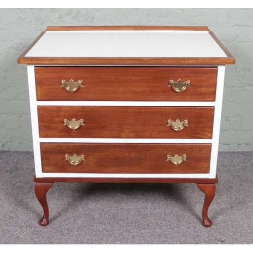 551 - A mahogany chest of drawers with Georgian style handles.

Hx80cm
Wx81cm
Dx51cm