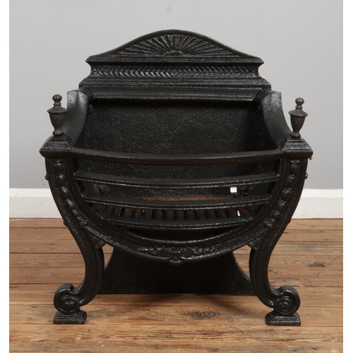 131 - A Regency cast iron fire grate.