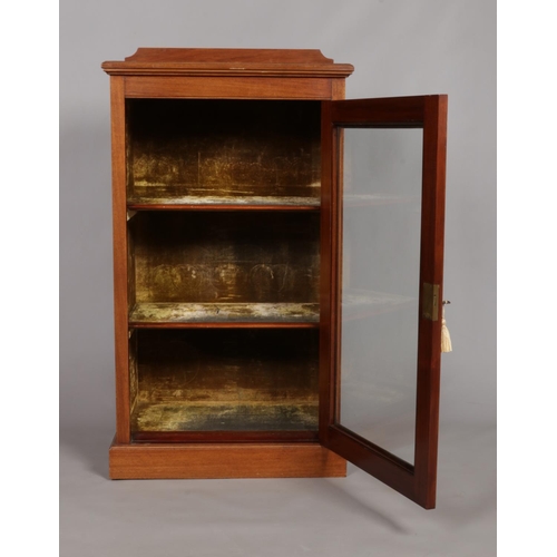 165 - A late Victorian/Edwardian mahogany display cabinet. Height 112cm, Width 61cm, Depth 40cm.