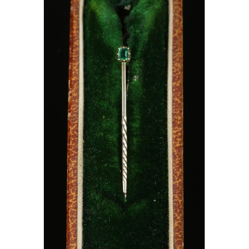 98 - An antique gold and emerald stick pin. Having part twisted stem. Length 4.7cm. 0.62g. Stone approxim... 