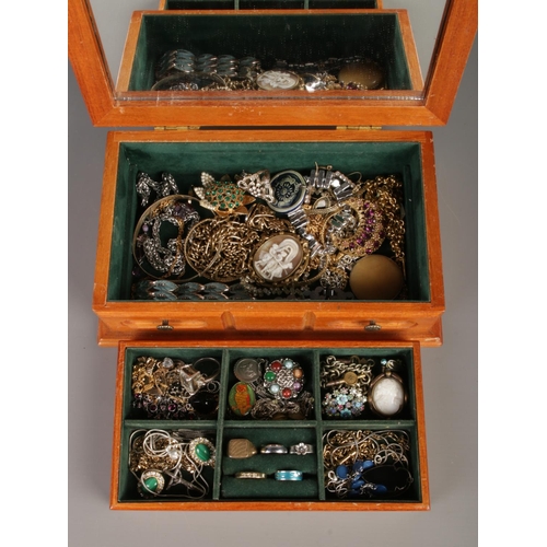 278 - A table top jewellery box with mirrored lid containing a good collection of costume jewellery. To in... 