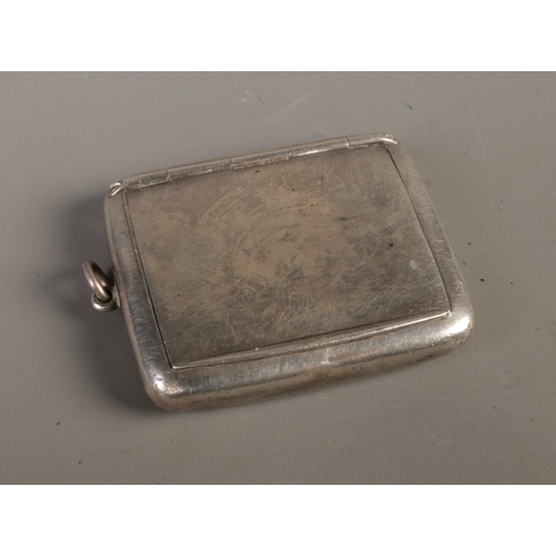 439 - A silver pill box assayed London 1905 

24.79g