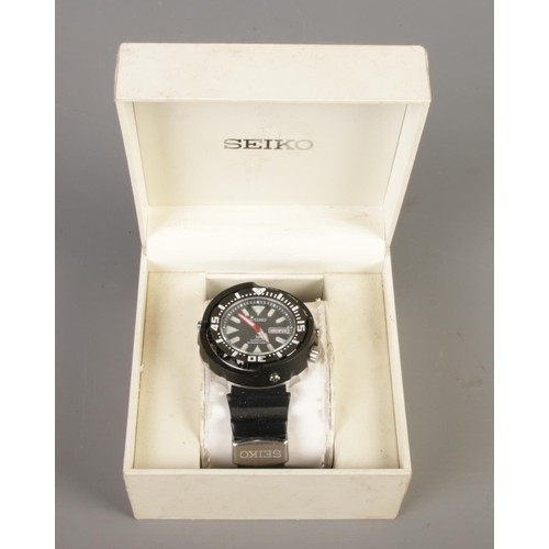 456 - A boxed Seiko Air Diver's automatic wristwatch. With rotating bezel, centre seconds and day date dis... 