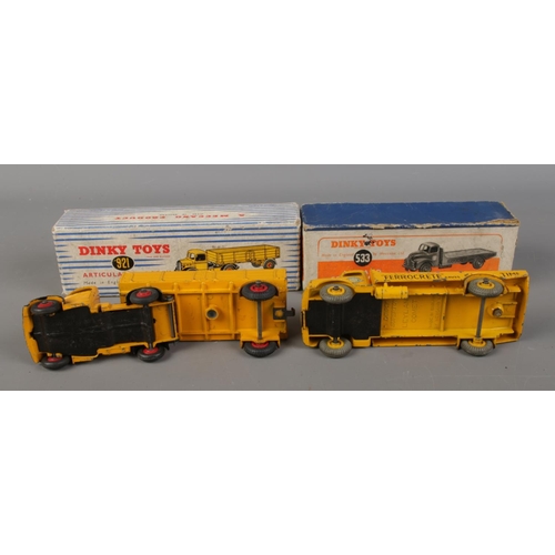 479 - Two boxed Dinky Toys diecast vehicles to include 921 yellow Bedford Articulated Lorry and 533 Leylan... 