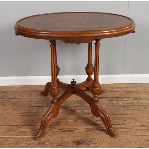 524 - A large walnut quarter veneer occasional table.

Hx80cm
Wx89cm
Dx60cm