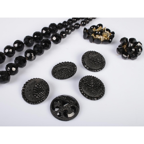 572 - Black faceted glass beads necklace and similar jewellery.