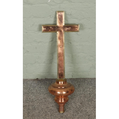 413 - A large vintage brass statue depicting the religious crucifix of Jesus Christ.