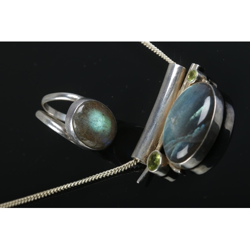 522 - A Labradorite pendant on silver chain together with matching ring