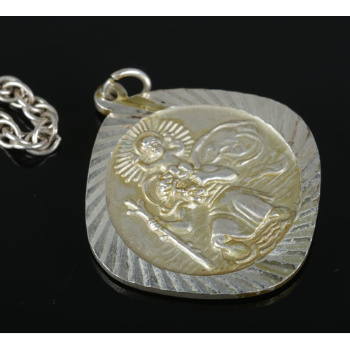 562 - A silver St. Christopher pendant, together with a sterling rope twist necklace chain. Length of chai... 