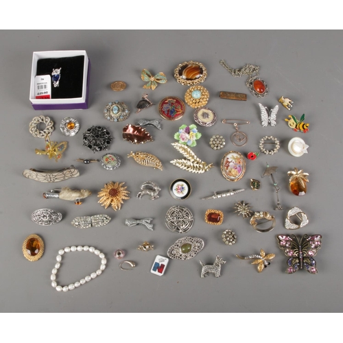 71 - A collection of mostly assorted costume jewellery brooches to include floral, ballerina and Limoges ... 