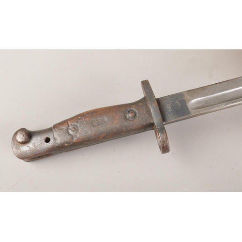 603 - A WW1 English Lee-Enfield Pattern 1907 Bayonet, stamped both side with marks, includes 