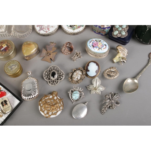 84 - Collectable miscellaneous items, including vintage badges and pins, ceramic ornaments and decoration... 