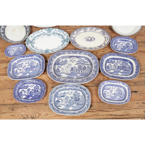 212 - A box of assorted large platters and dishes, including a set of blue and white willow pattern items,... 