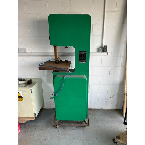 352 - A Startrite bandsaw.