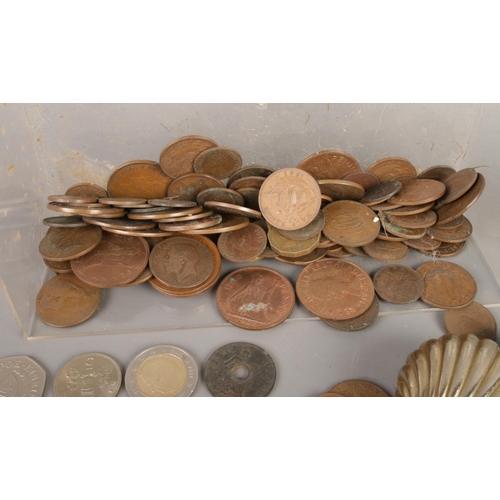 22 - A mixed collection of vintage world coins, including predominantly UK pennies, a 1991 Australia 50-c... 