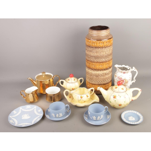 81 - A collection of assorted ceramics to include West German vase, Ditmar Urbach tea service, Royal Worc... 