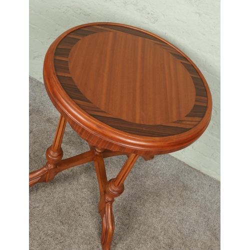 393 - A 20th century round side table/occasional table.

Hx79cm
Dx66cm