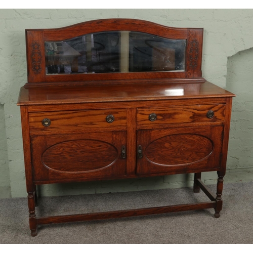 481 - A vintage oak sideboard with mirror back.

Hx136cm
Wx137cm
Dx48cm