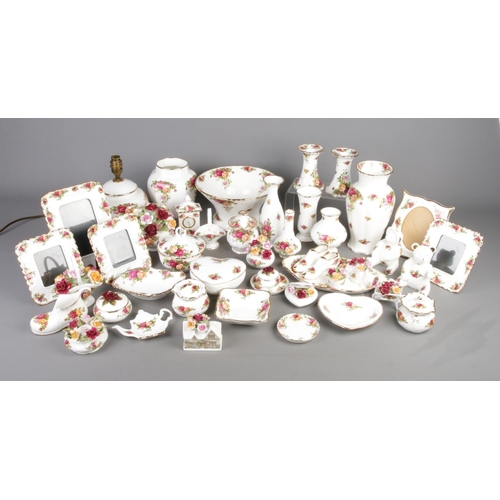 40 - A good collection of Royal Albert Old Country Roses ceramics to include table lamp, assorted ornamen... 