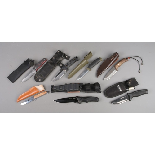 425 - Seven hunting/utility knives. To include Anglo Arms, Elk Ridge, Extol and Morakniv. CANNOT POST.