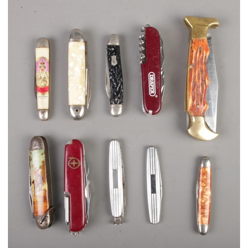 447 - A collection of pen knives. Includes Swiss multi tool Richards Sheffield, Star in Q swiss army knife... 