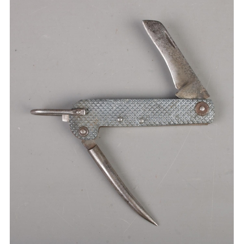 451 - A Second World War Royal Navy clasp / jack knife. CANNOT POST