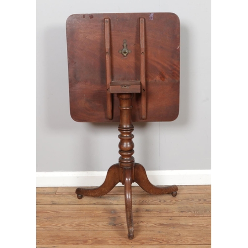 492 - An antique Victorian wooden tilt top table. Size: W58 x D59 x H72cm.