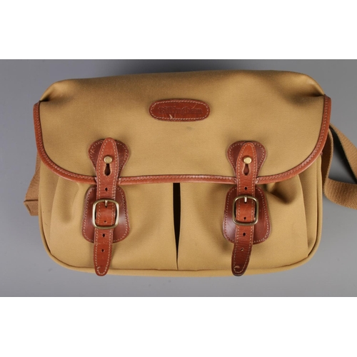 119 - A Billingham Hadley Small Camera Bag, marked internally as 'Hadley K/Tan Batch:14905'

Approx
Hx26cm... 