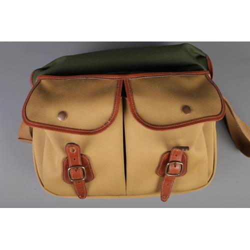 119 - A Billingham Hadley Small Camera Bag, marked internally as 'Hadley K/Tan Batch:14905'

Approx
Hx26cm... 