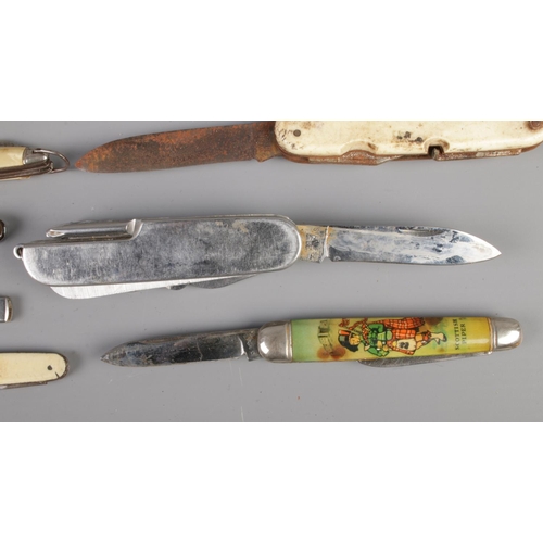 23 - A very large collection of folding pocket knives to include Richards 'Scottish Piper', Sheffield Mad... 