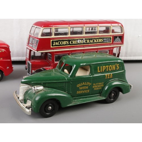 79 - A tray of diecast vehicles including Matchbox & Corgi and a Oxford Heritage Classics 'The Grocery Co... 