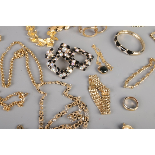 89 - A small tray of gold tone jewellery including necklets, bracelets, earrings, rings etc