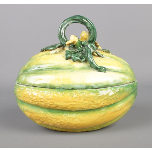 18 - An 18th century Chelsea porcelain tureen shaped as a melon. With moulded scrolling leaf handle. Bear... 