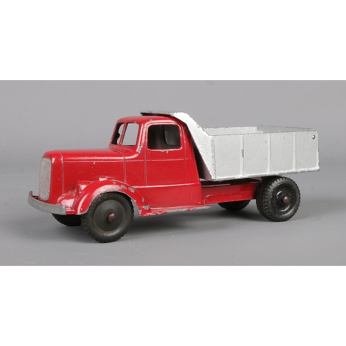 66 - A vintage American TootsieToy dump truck. Length 14cm.