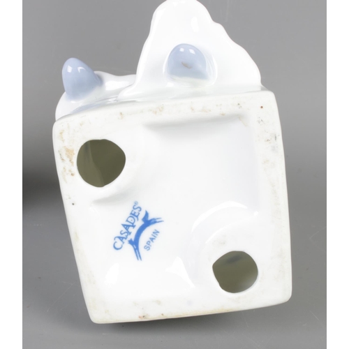 7 - A Casa Pupo Portugal porcelain cat (H29cm) with a pair of 1990s Spanish Casades 