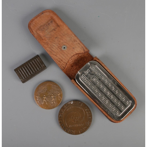 166 - A small group of collectables. Includes Rolls Razor in faux crocodile skin case, bakelite vesta case... 