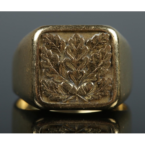 A large 18ct gold signet ring with panel depicting acanthus leaves and ...