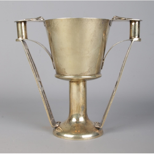 143 - An Edwardian Arts & Crafts silver gilt twin handled cup, modelled on Nestor's Cup from Mycenae. With... 