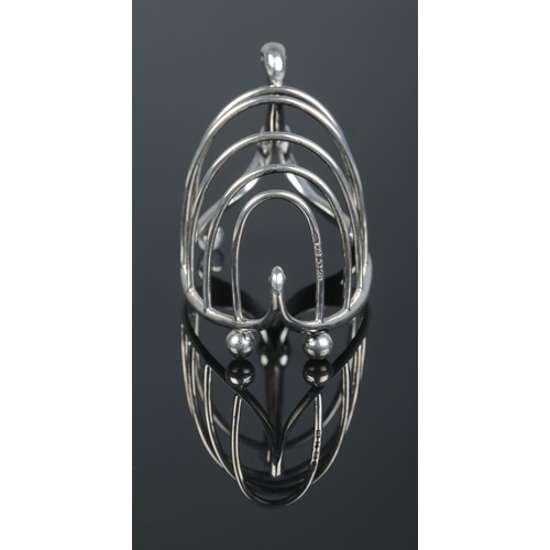 148 - A Victorian silver five bar toast rack modelled as a swan. Assayed Birmingham 1899 by William Hutton... 
