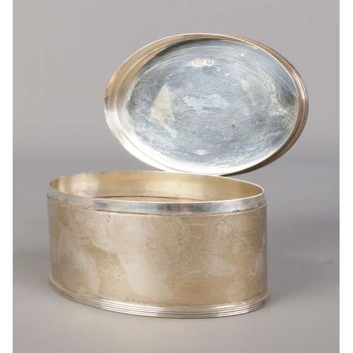 158 - A George V silver trinket box of oval form, with hinged lid. Assayed Sheffield 1914 by Brook & Son. ... 