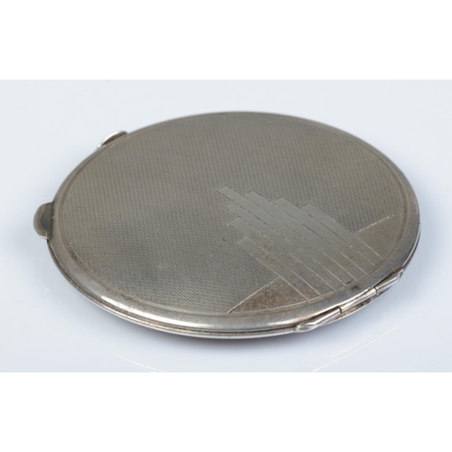 164 - A George VI Art Deco silver compact with engine turned engraved decoration. Assayed Birmingham 1937 ... 