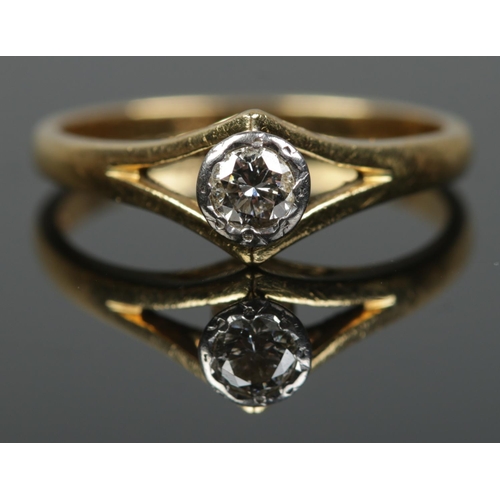 189 - An 18ct gold diamond solitaire ring. Diamond approximately 0.25ct. Size N. 3g.
