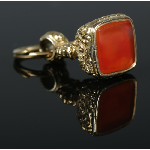 204 - A Georgian gold seal fob set with a Carnelian stone. 10.26g.