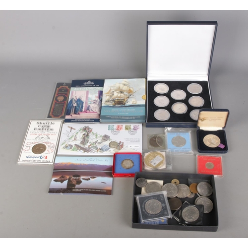 68 - A collection of assorted coins to include several packs such as 200th Anniversary of the Battle of T... 