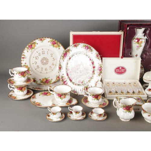 44 - A quantity of Royal Albert Old Country Roses ceramics, to include boxed four piece set and two tier ... 
